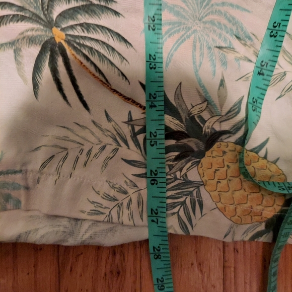 Tommy Bahama 100% Silk Camp Button Down Shirt Large Pineapple Hawaiian Tropical - Picture 9 of 9